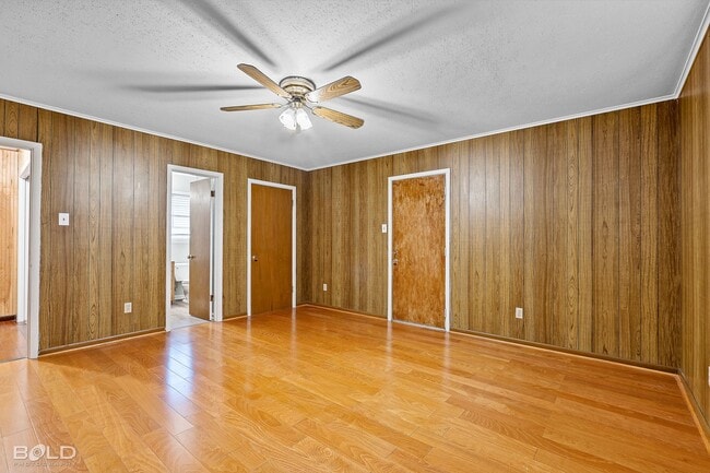 Building Photo - 1005 Clarence St