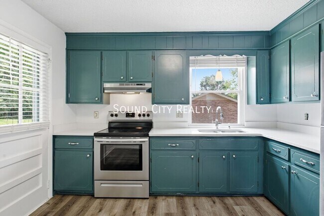 Building Photo - 923 Oak Vale Dr