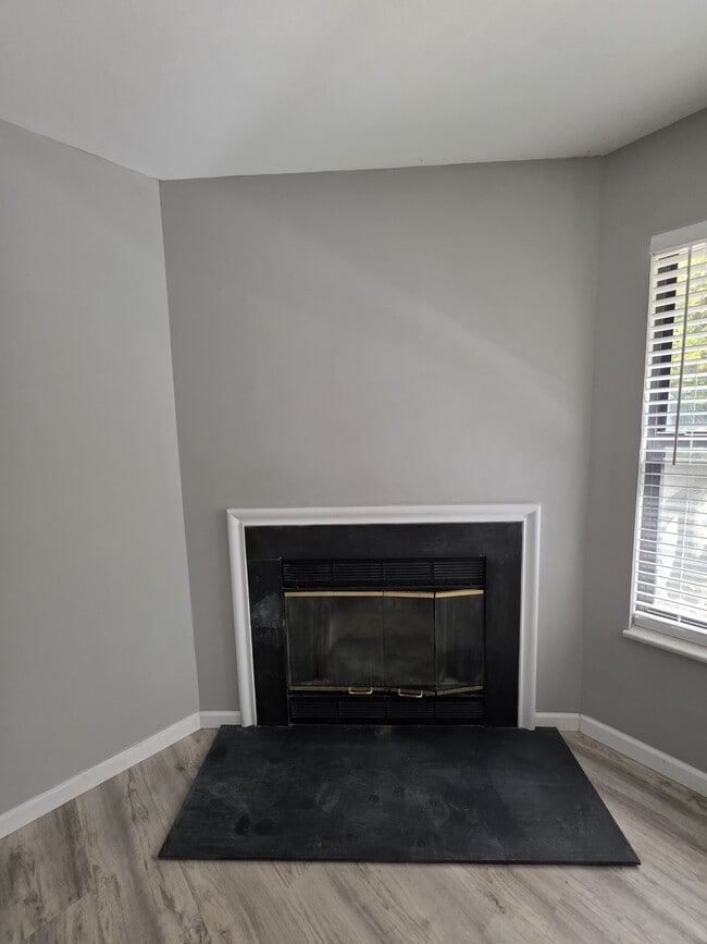 Building Photo - 813 Forest Trace Dr