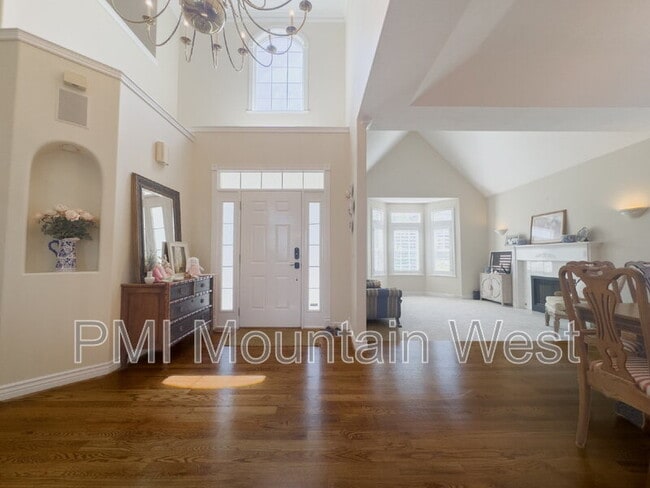 Building Photo - 49 E Fairway Dr