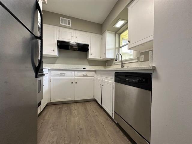 Building Photo - 5080 Matilda St