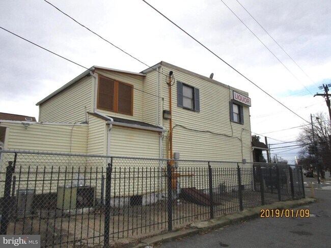 Building Photo - 4259 Southern Ave SE