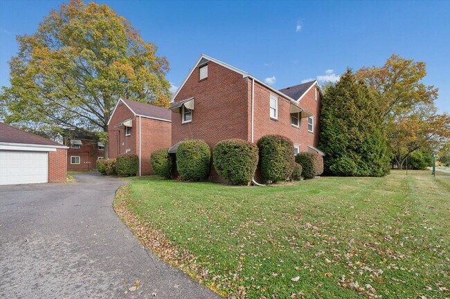 Building Photo - 2127 Collinway St