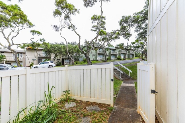 Building Photo - Ridgeway - Renovated two story, 2 bedroom, 1 bath with 1 uncovered parking stall