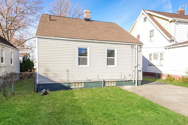 Building Photo - Charming 3-Bedroom Home in Cleveland, OH