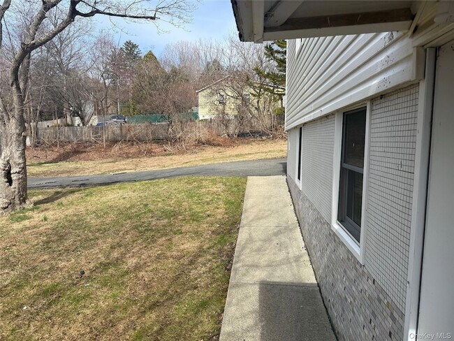 Building Photo - 10 Hillside Terrace