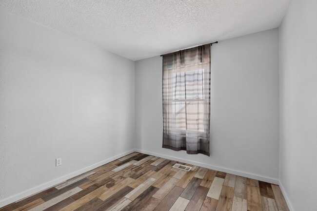 Building Photo - 624 Torretta Dr SW