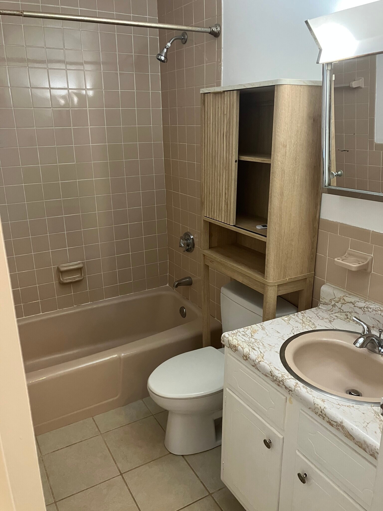 Building Photo - 37 Belmont St