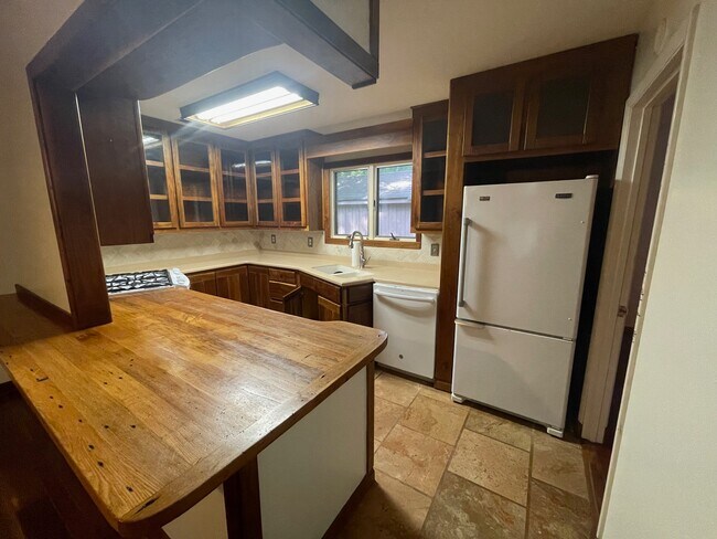 Building Photo - 94 Wildwood Dr
