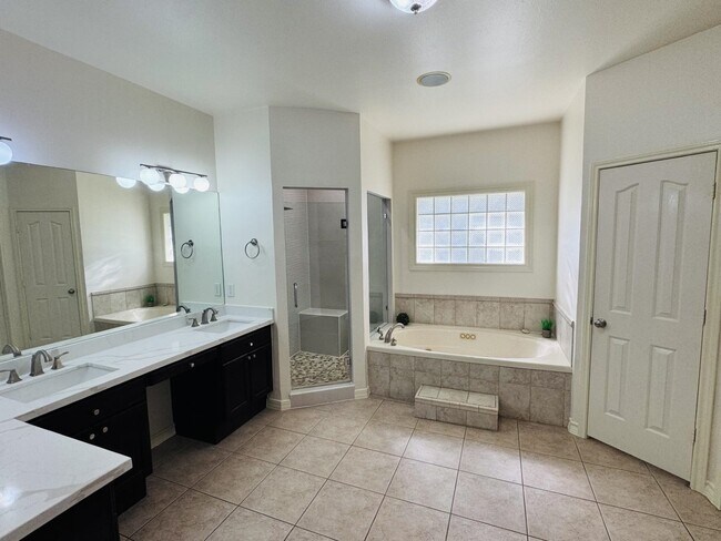 Building Photo - 102 Cardinal Ln