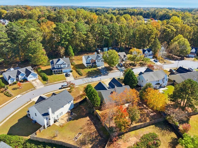 Building Photo - Ranch home with 4 bedrooms and a bonus room.