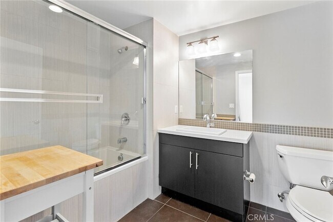 Building Photo - 159 W Green St