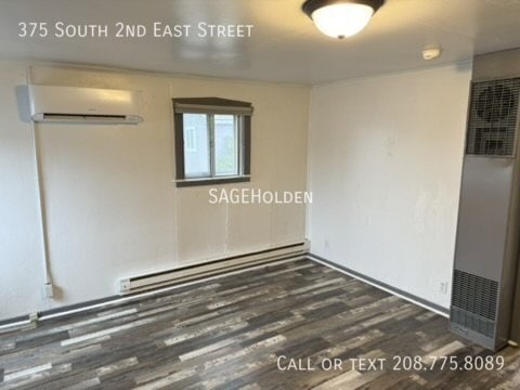 Building Photo - 375 S 2nd E St