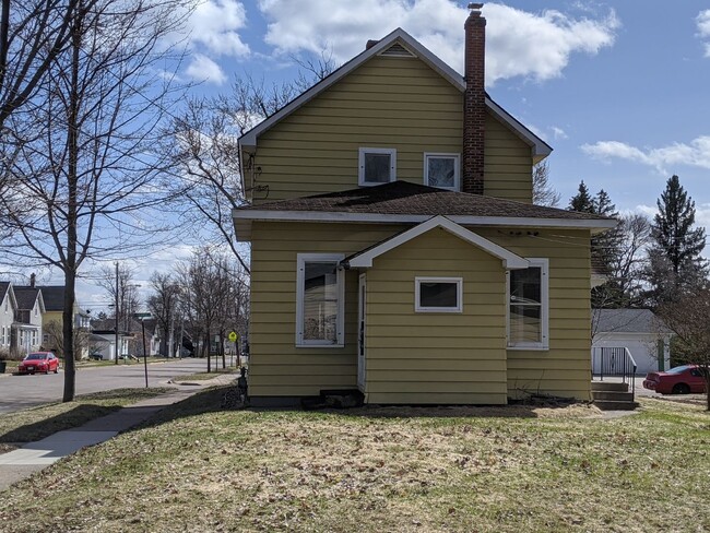 Building Photo - 3 Bedroom Single Family Home in Merrill