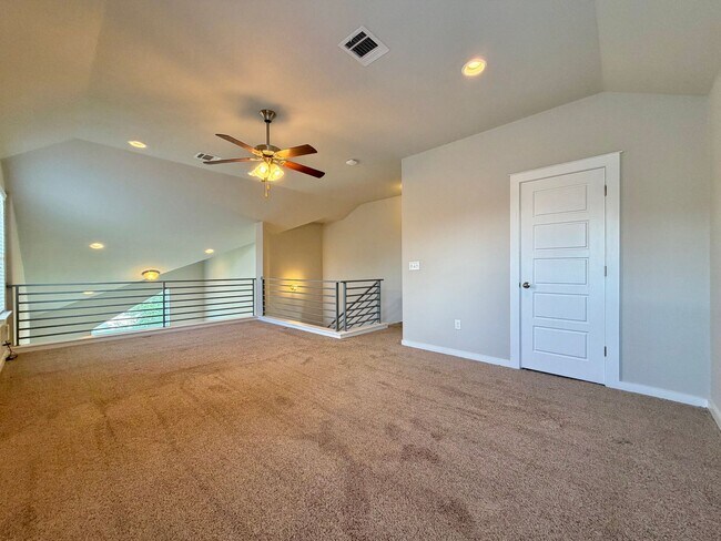 Building Photo - 5404 Bonneville Bend