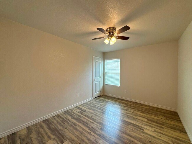 Building Photo - 205 Dolphin Dr