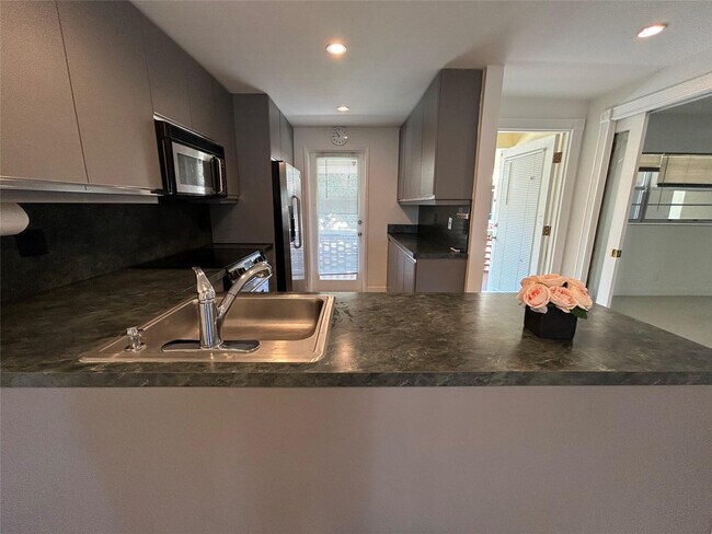 Building Photo - 2800 NE 14th Street Causeway