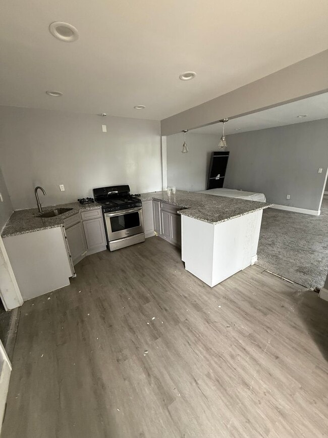 Building Photo - *Coming Soon October 15th* Updated 2 bedro...