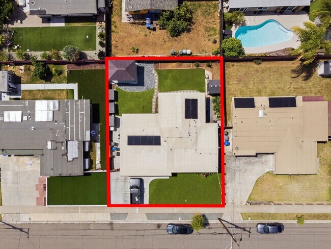 Building Photo - 1127 Hemlock Ave
