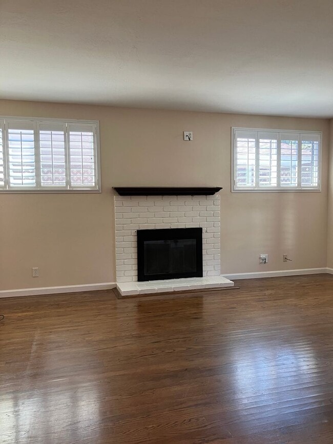 Building Photo - Nicely Updated 4-Bedroom House With Nice B...