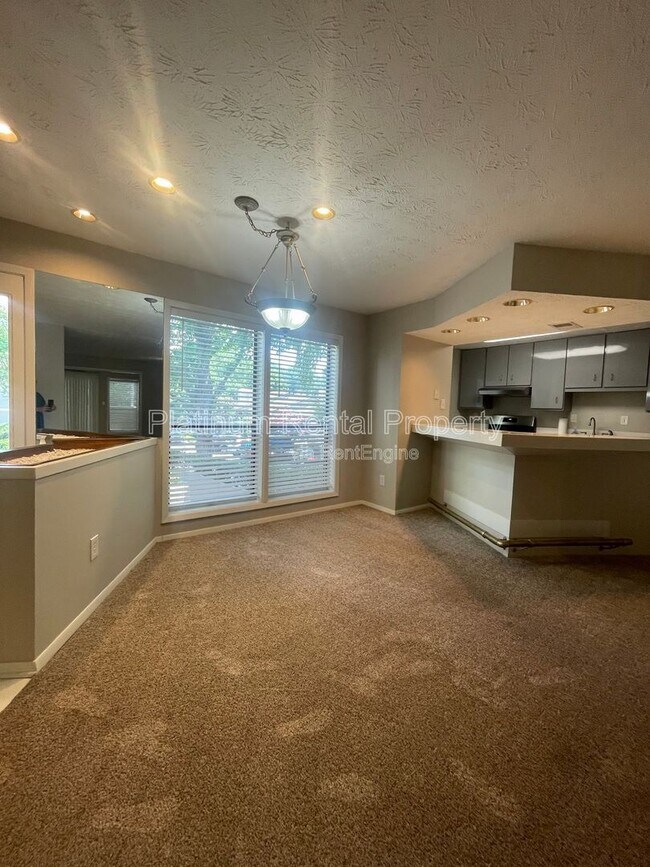 Building Photo - 402 Wynnes Ridge Cir SE