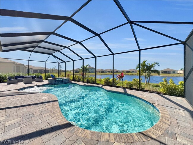 Building Photo - 3319 Menores Wy