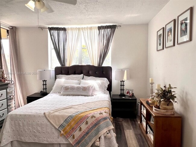 Building Photo - 2811 Somerset Dr