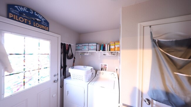 Building Photo - 3 Bed 2 Bath - Pet Friendly - Groups - NAS Whidbey