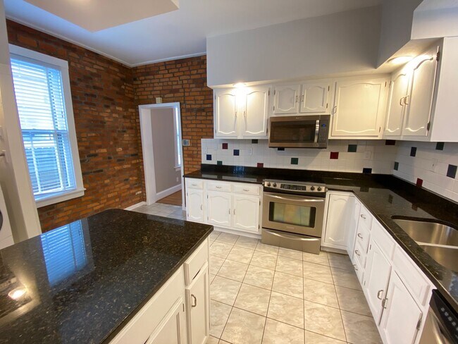 Building Photo - 42 E 3rd Ave