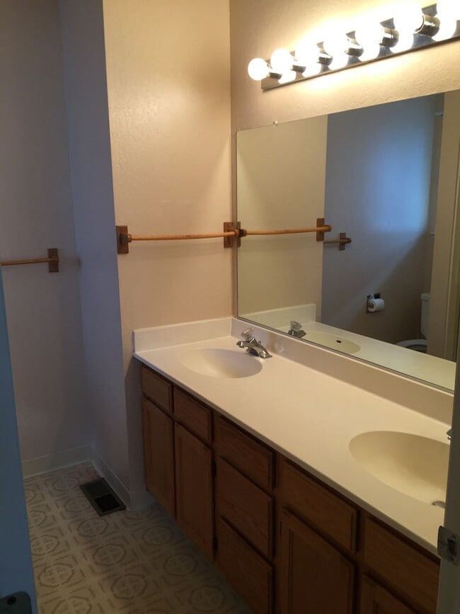 Building Photo - Cozy 3 Bedroom, 2 Bath home