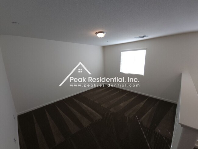 Building Photo - Newer North Natomas 3bd/2.5ba House with Loft & 2 Car Garage