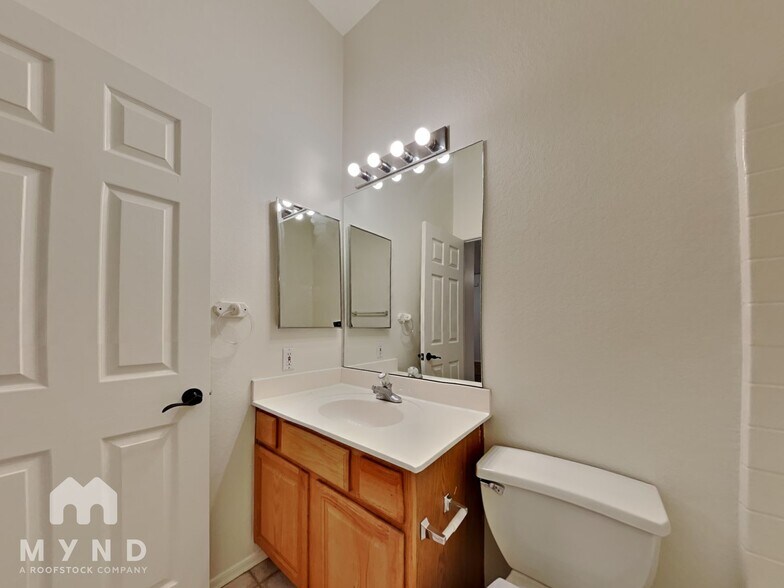 Building Photo - 4528 E Rowel Rd