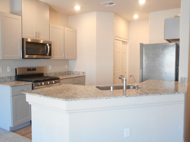 Building Photo - Charming 2 Bedroom, 2 Bathroom Home