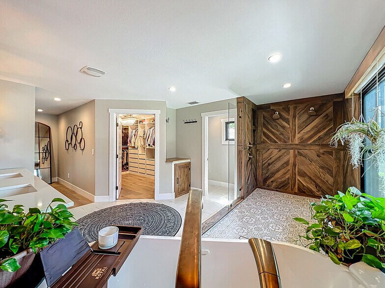 Master Spa Bath - 281 Shell Pt E