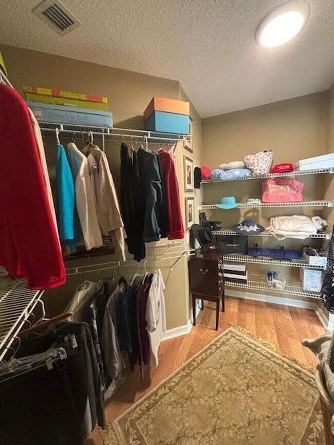 Building Photo - 6084 Petunia Rd