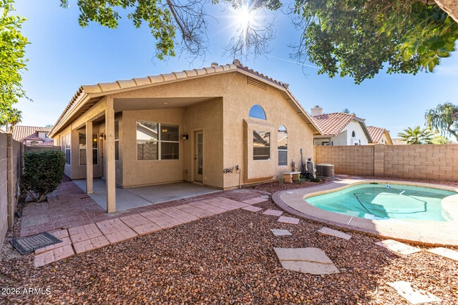 Building Photo - 1180 W Jeanine Dr