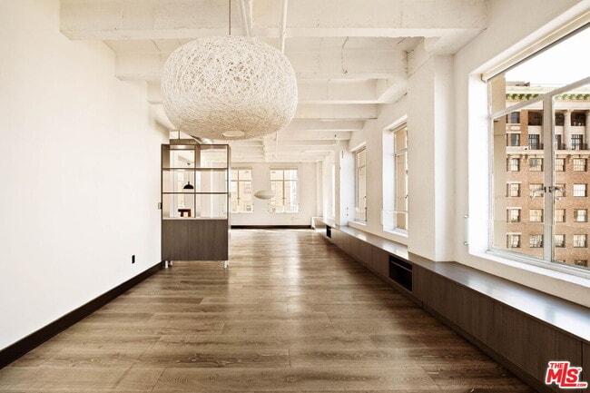 Building Photo - 6253 Hollywood Blvd