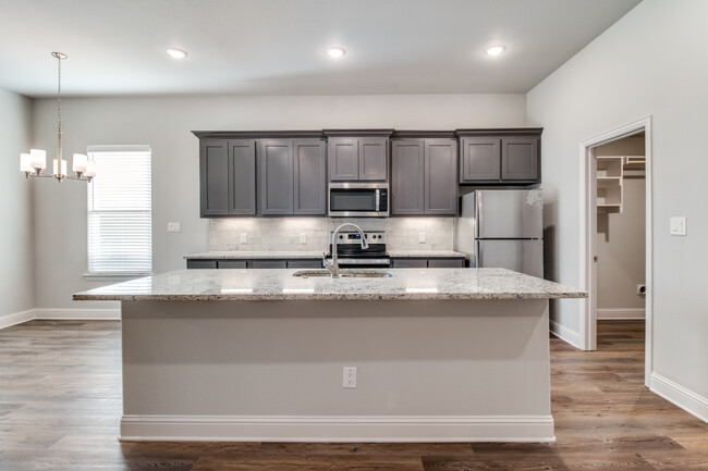 Building Photo - 2815 Orchid Dr