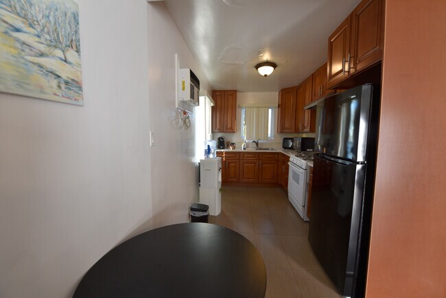 Building Photo - 723 S Louise St