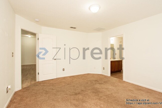 Building Photo - 15307 Bareback Dr