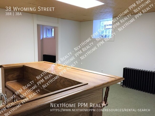 Building Photo - 38 Wyoming St