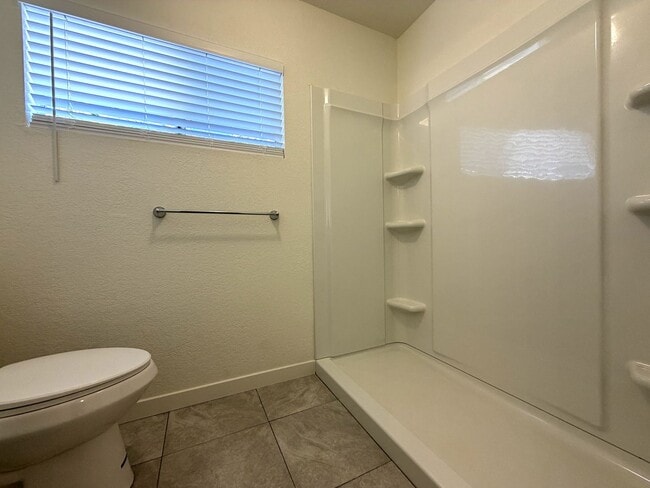 Building Photo - ROYAL KUNIA - 4 BDRM/2 BATH/ENCLOSED GARAGE