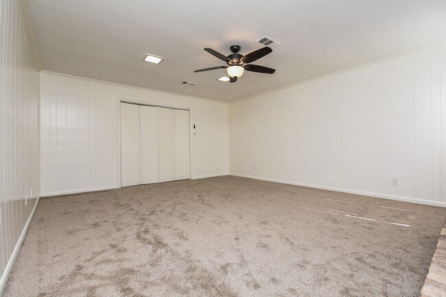 Building Photo - 4811 Shatner Dr