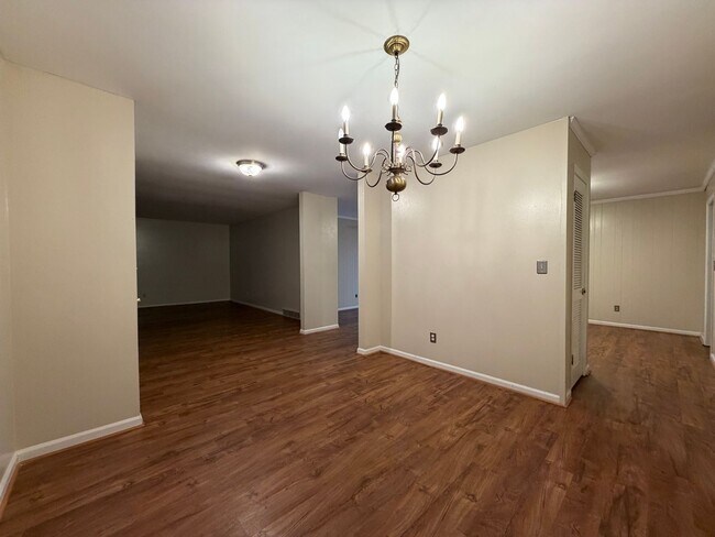 Building Photo - 19 Briarcliff Rd