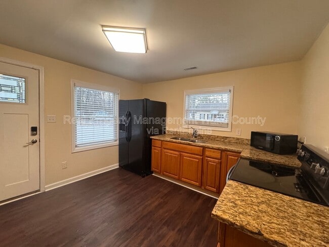 Building Photo - 1505 Axum Rd