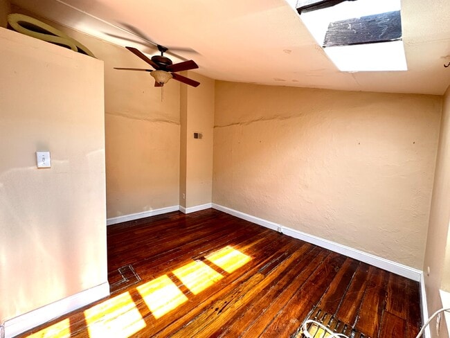 Building Photo - 623 American#F