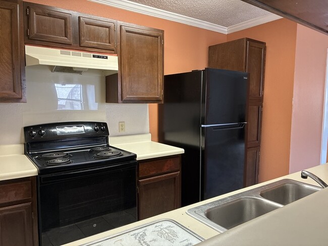 Building Photo - Stylish 1-Bedroom Home with Fireplace, Bal...