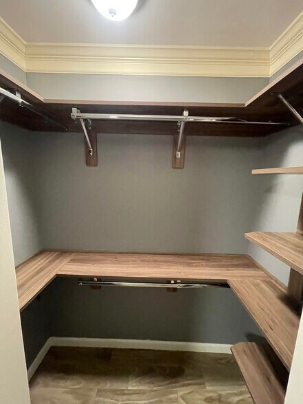 Building Photo - 585 Mulberry Park Cir