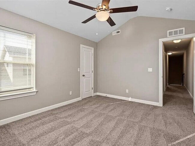 Building Photo - 10518 Clubhouse Dr