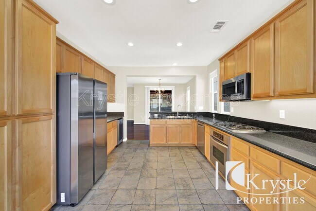 Building Photo - 8388 Bennington Ct